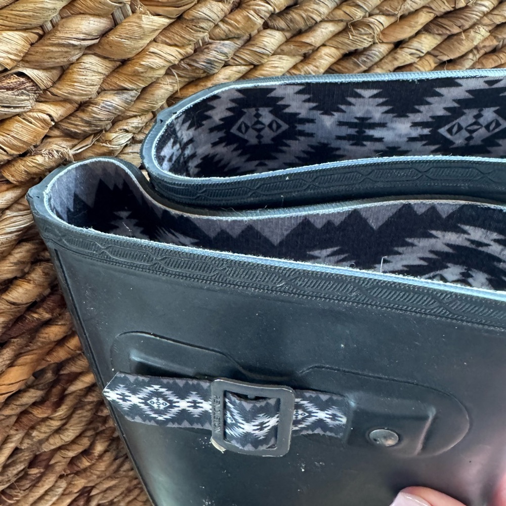 Pendleton Black And Gray Patterned Boots - image 4